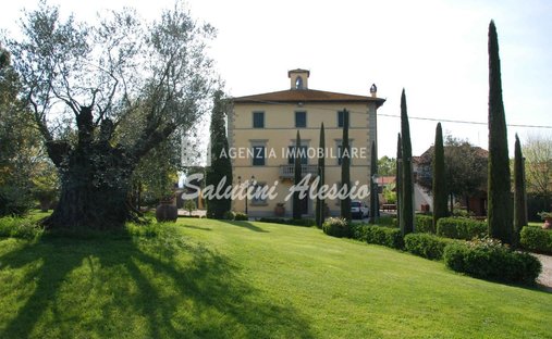 Villa in Castelfranco di Sotto, Tuscany, Italy 1