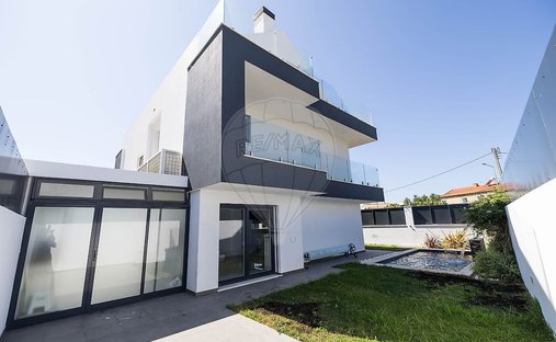 House in Sao Domingos de Rana, Lisbon, Portugal 1