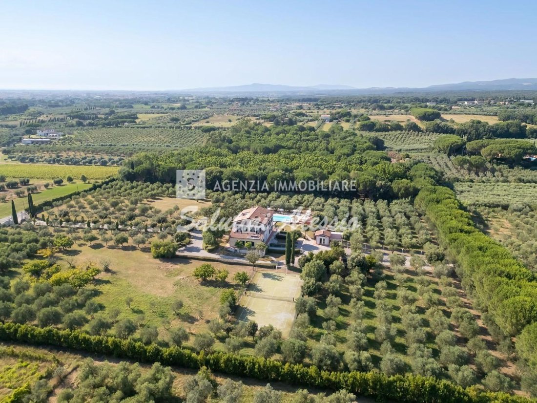 Villa in Cecina Centro, Cecina, Tuscany 2 - 18312940