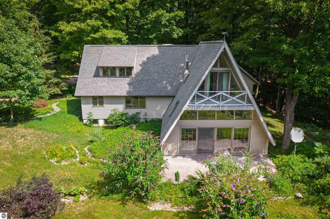 Casa en Suttons Bay, Míchigan, Estados Unidos 1 - 18794067