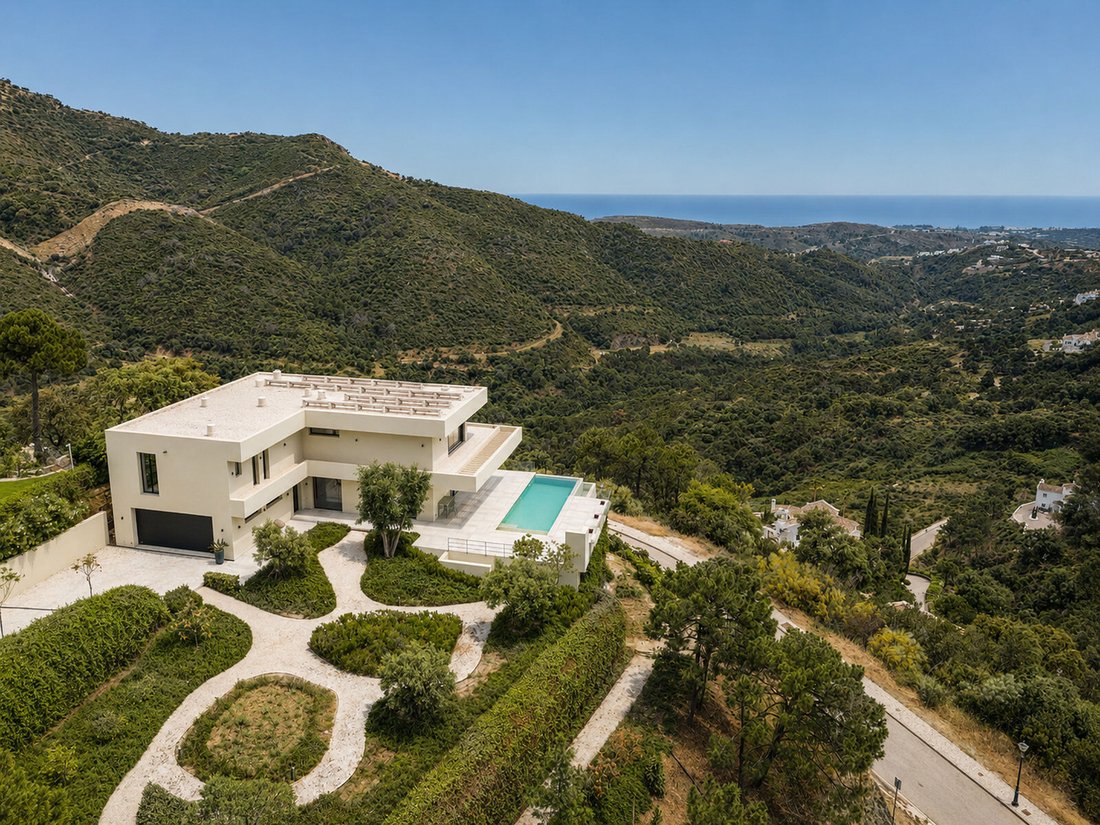 Villa in Benahavis, Andalusia, Spain 1 - 18798324