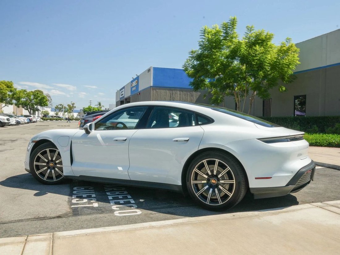 Sedan in Costa Mesa, CA, United States 3 - 18801499