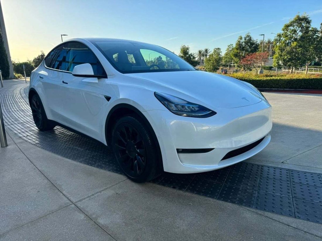 Suv in Newport Beach, CA, United States 3 - 18710558
