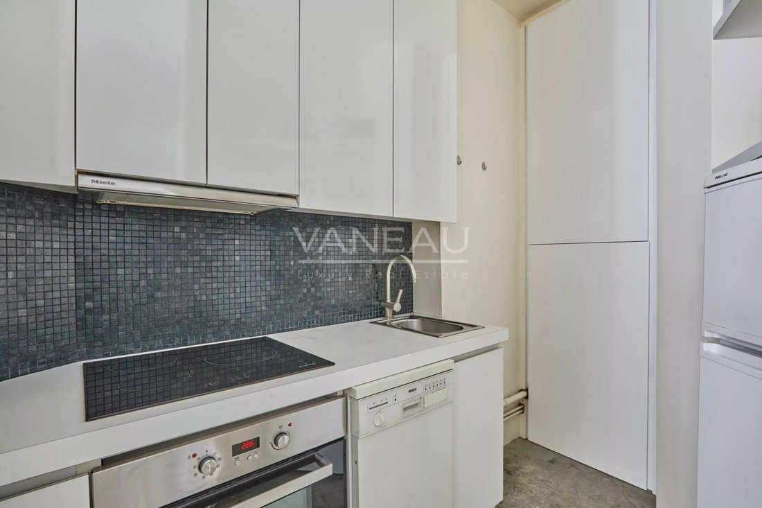 Apartment in Clichy-Trinité, Paris 9e Arrondissement, Paris 5 - 18804212