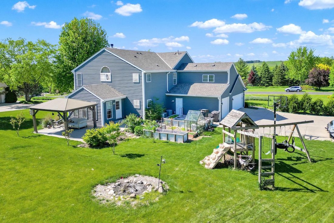 House in Waukesha, Wisconsin, United States 3 - 18794463