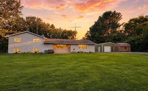House in Taylor Ridge, Illinois, United States 1