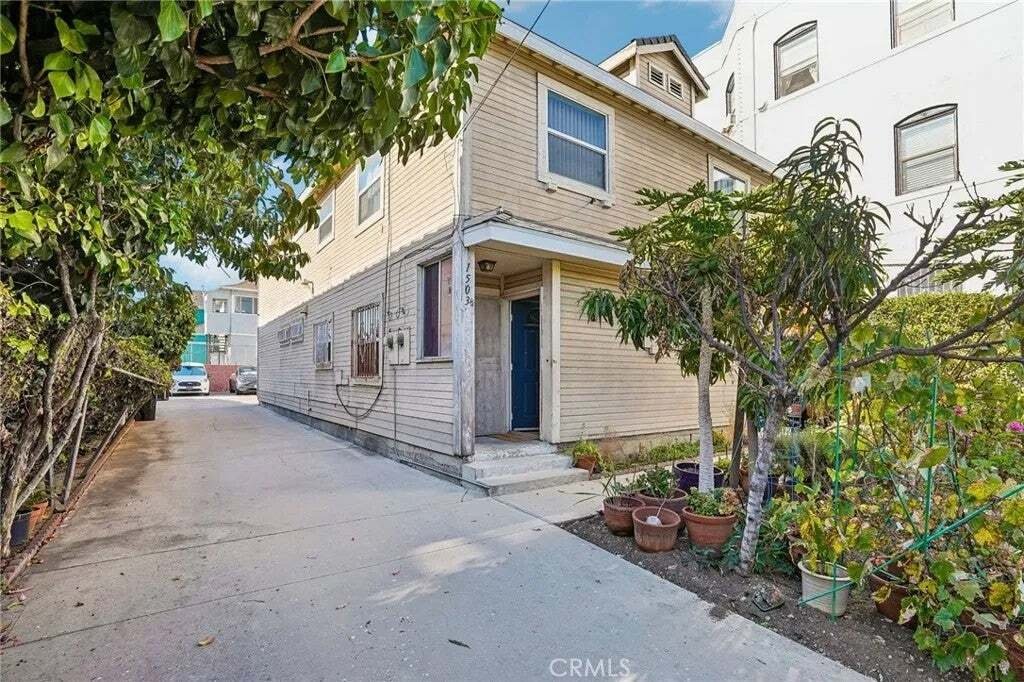 Los Angeles, California, United States 3 - 18379567