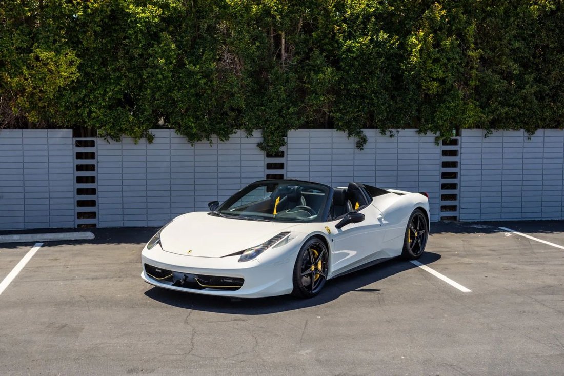 Cabriolet in Opa Locka, FL, United States 3 - 18797073