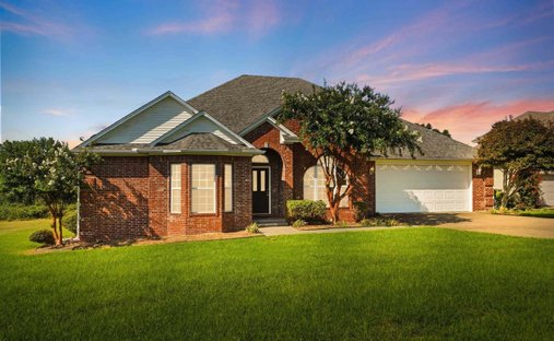 House in Greers Ferry, Arkansas, United States 1