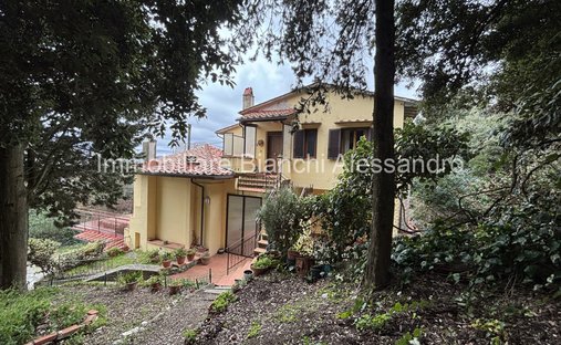 House in L'Apparita-Monte Pilli, Tuscany, Italy 1