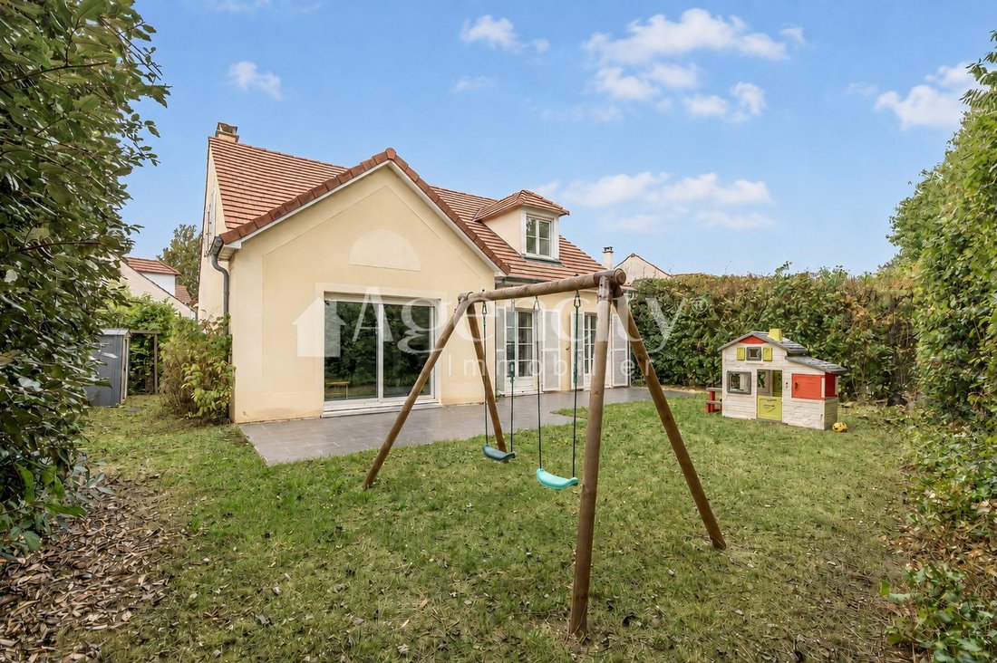 Casa en Centre Ville Sud Ouest, Bussy-Saint-Georges, Francia 1 - 18797631