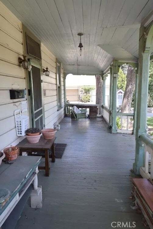 Altadena, California, United States 2 - 18798048
