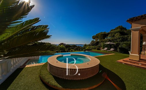 House in Ville-Les Saquedes-Le Bouillonnet, Sainte-Maxime, France 1
