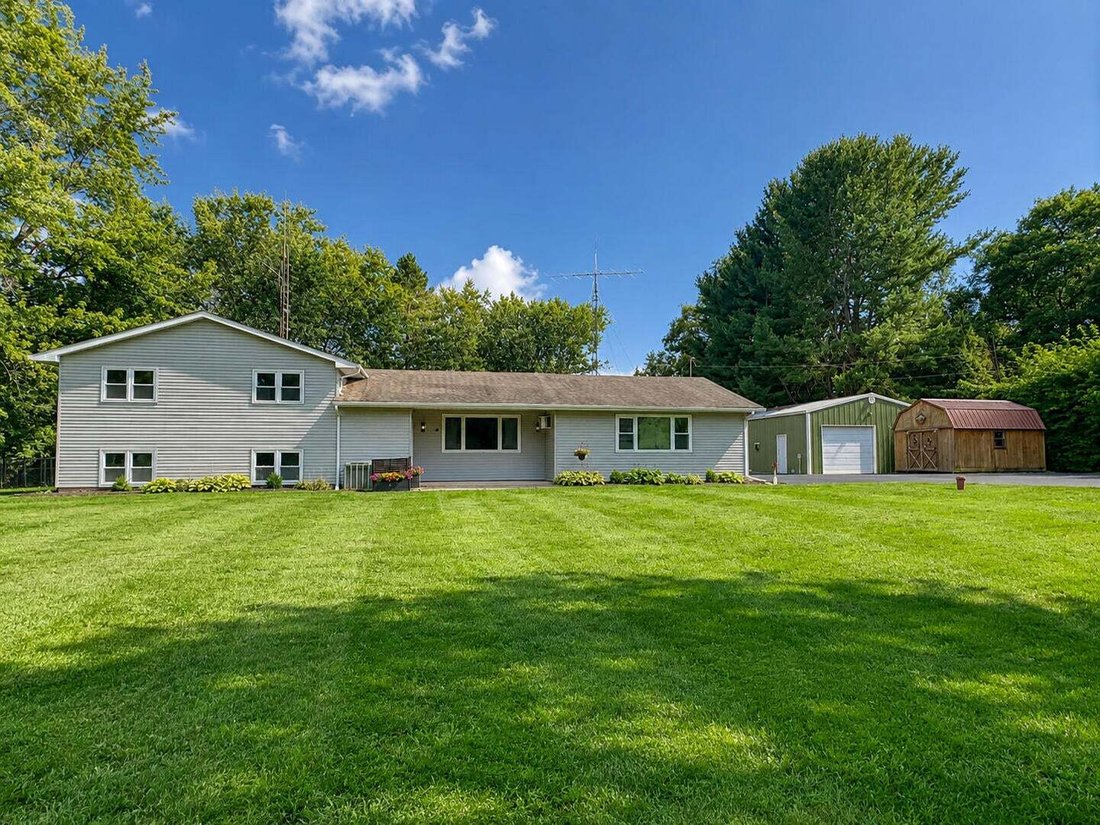 House in Taylor Ridge, Illinois, United States 3 - 18801081