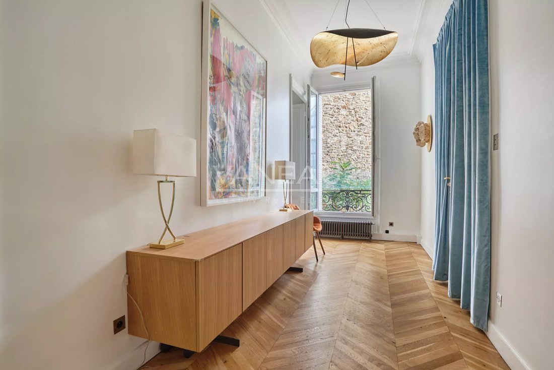 Apartment in Saint Philippe du Roule, Paris 8e Arrondissement, Paris 2 - 18796482