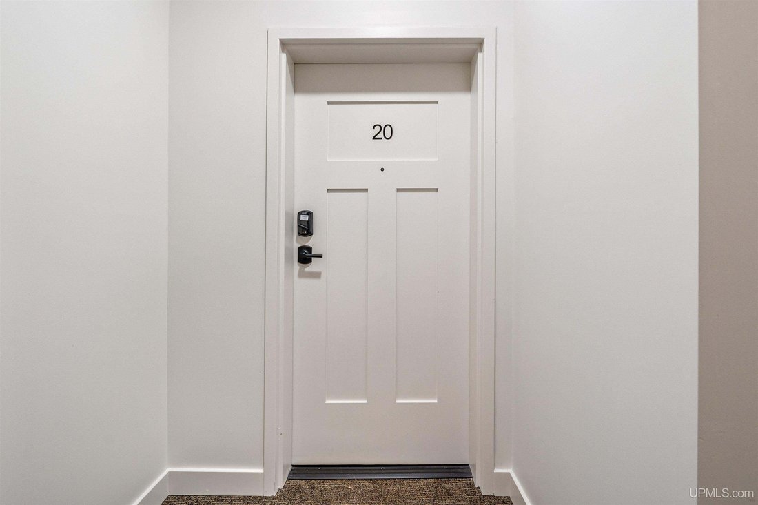 Condo in Marquette, Michigan, United States 3 - 18309889