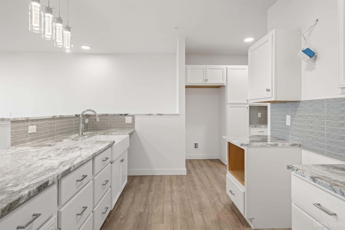 Condo in Marquette, Michigan, United States 4 - 18309889