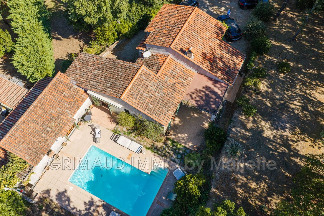 Villa en La Garde-Freinet, Provenza-Alpes-Costa Azul, Francia 1 - 15084698
