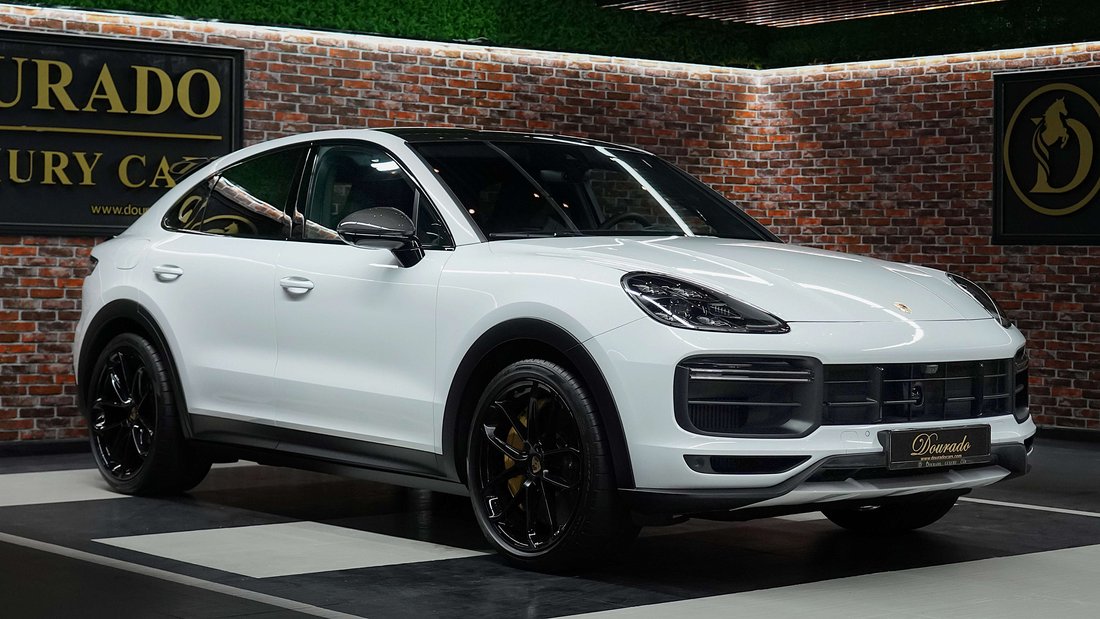 Suv in Dubai, United Arab Emirates 2 - 18797722