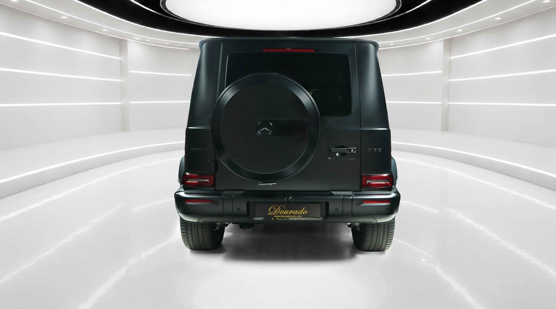 Suv in Dubai, United Arab Emirates 5 - 18797488