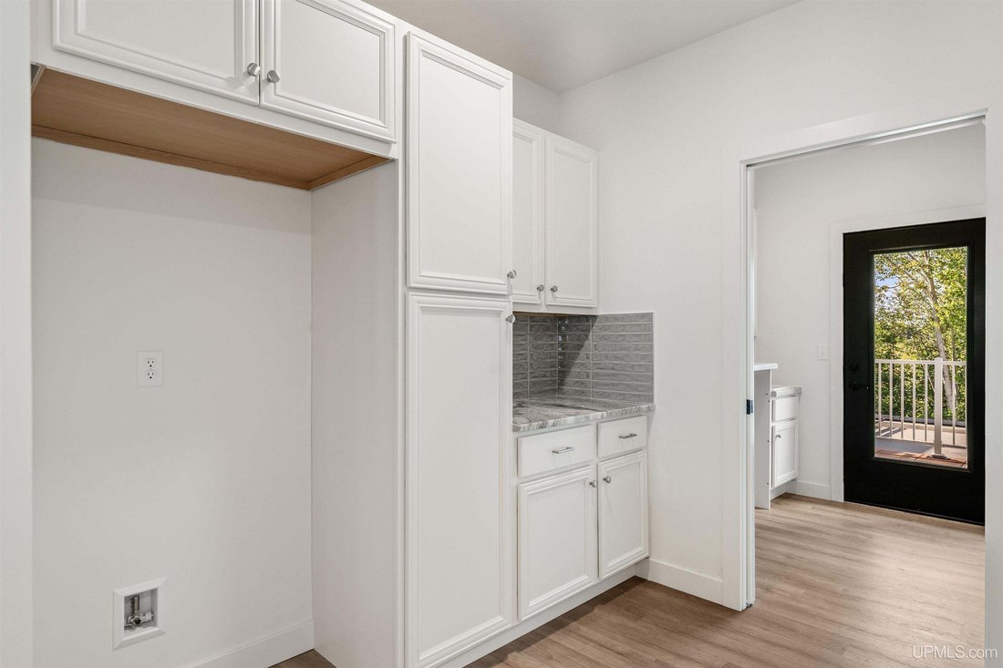 Condo in Marquette, Michigan, United States 5 - 18309889