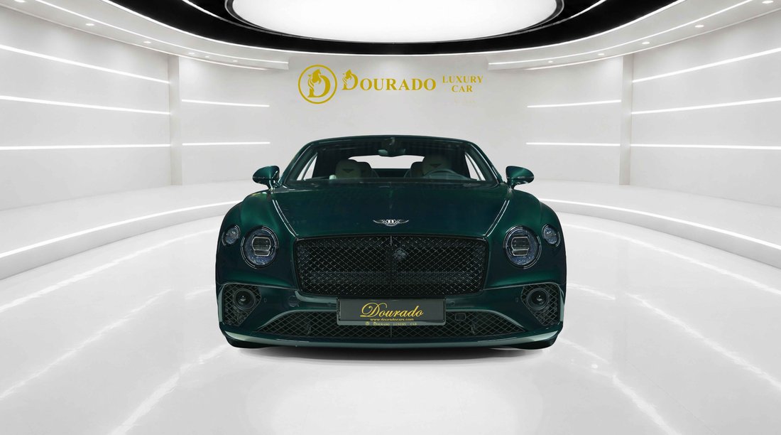Cabriolet in Dubai, United Arab Emirates 2 - 18804808