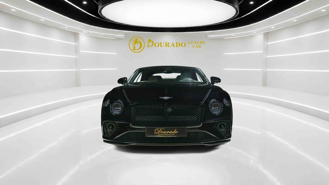 Cabriolet in Dubai, United Arab Emirates 2 - 18804812