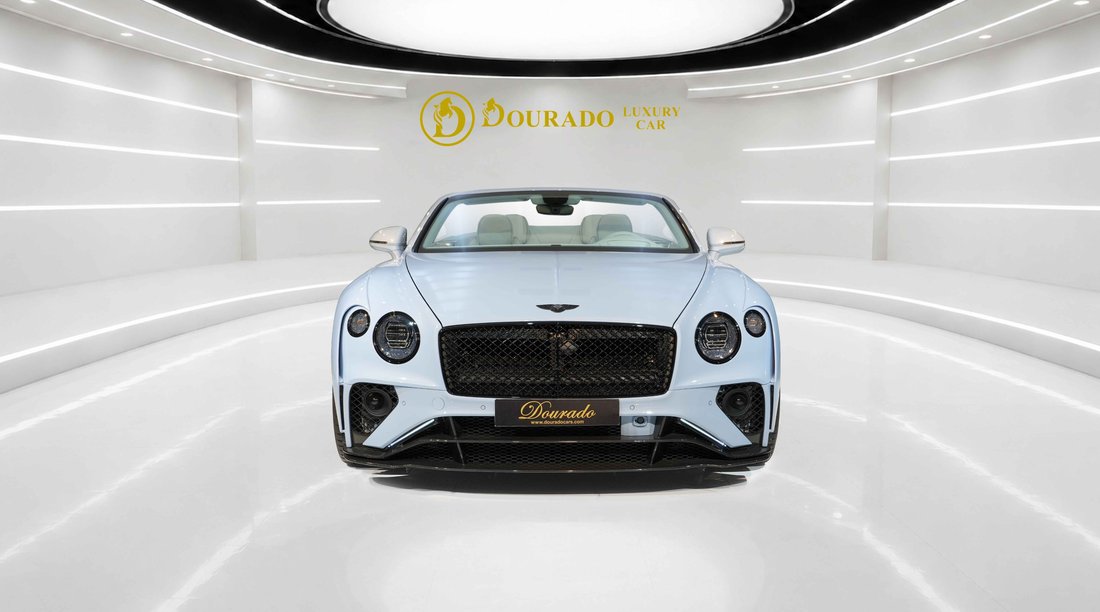 Cabriolet in Dubai, United Arab Emirates 2 - 18804854