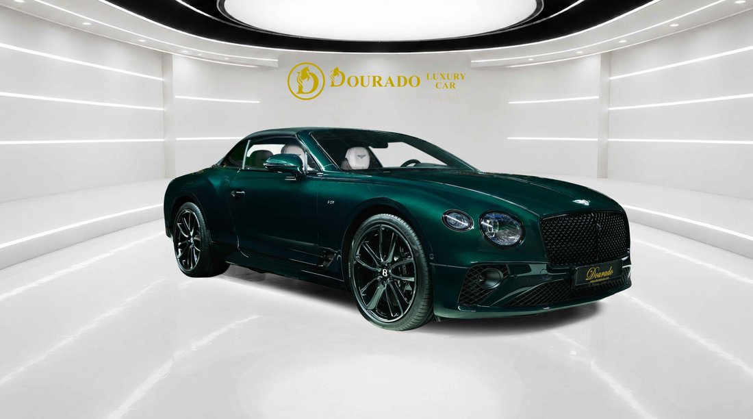Cabriolet in Dubai, United Arab Emirates 1 - 18804808