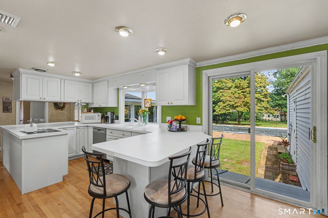 House in Newington, Connecticut, United States 3 - 18805435