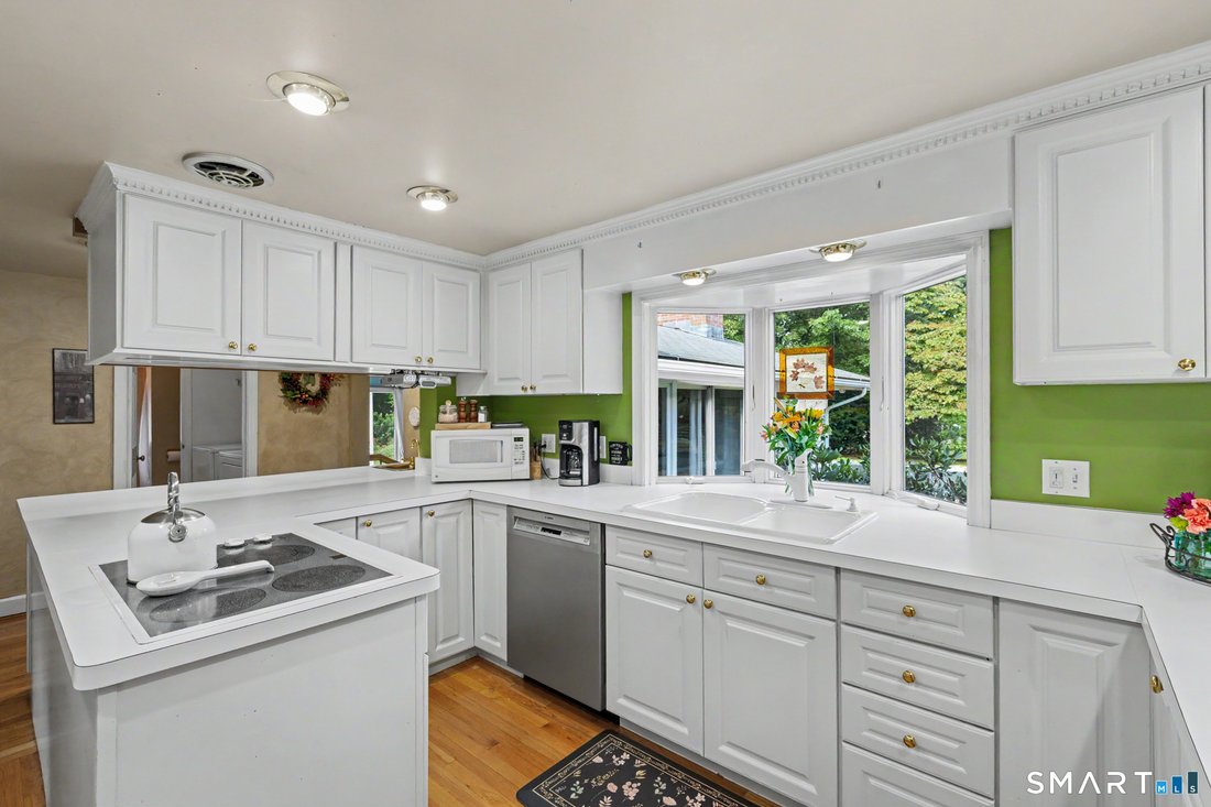 House in Newington, Connecticut, United States 5 - 18805435