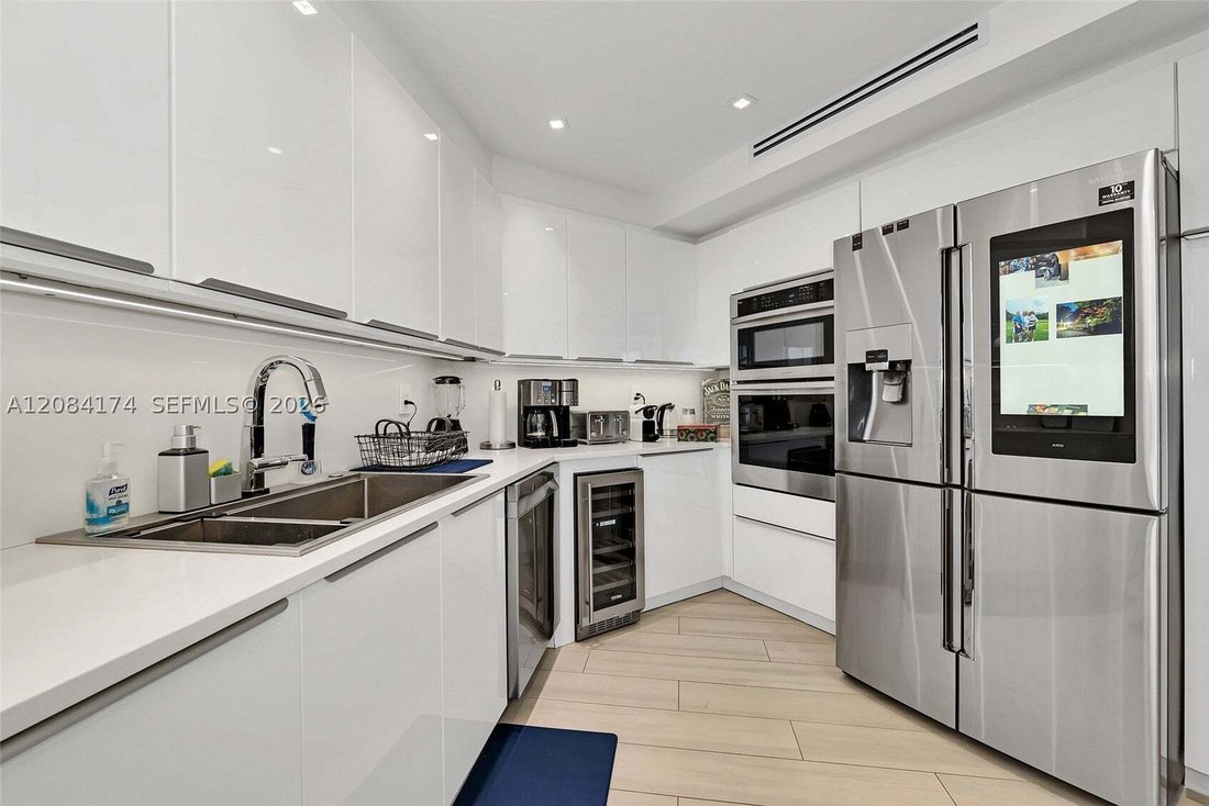 Condo in Miami Beach, Florida, United States 5 - 18805659