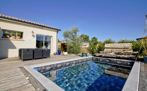 House in La Brède, Nouvelle-Aquitaine, France 1