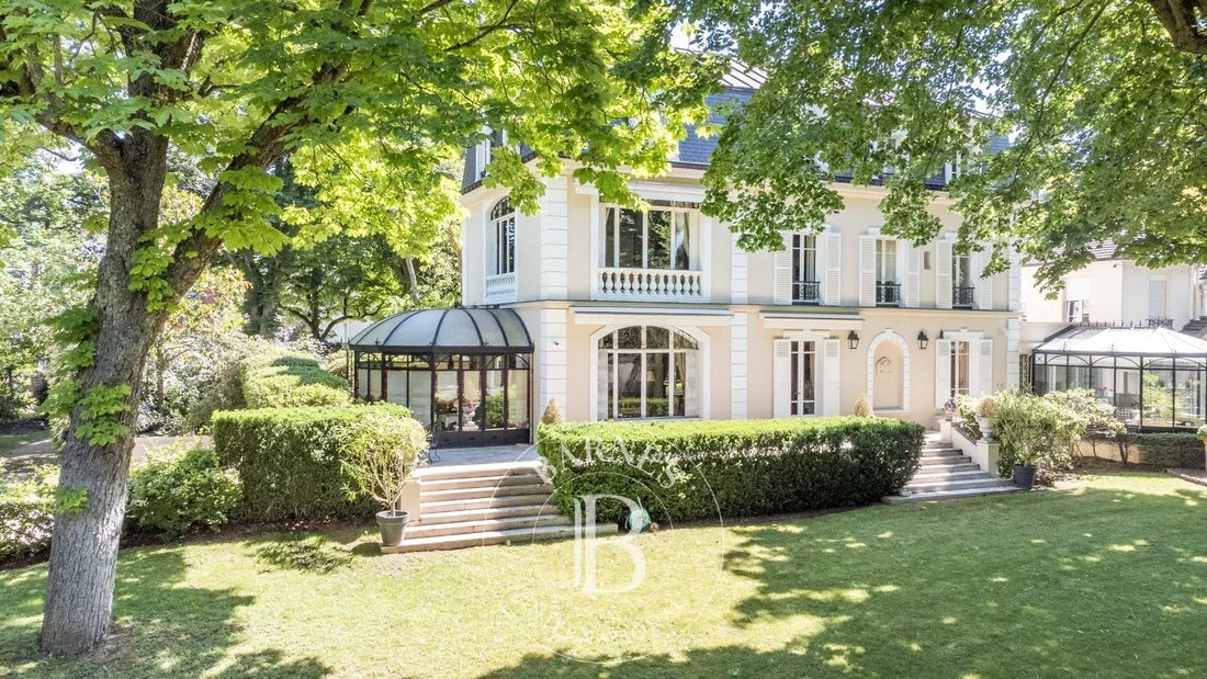 House in Le Vésinet, Ile-de-France, France 1 - 18805538