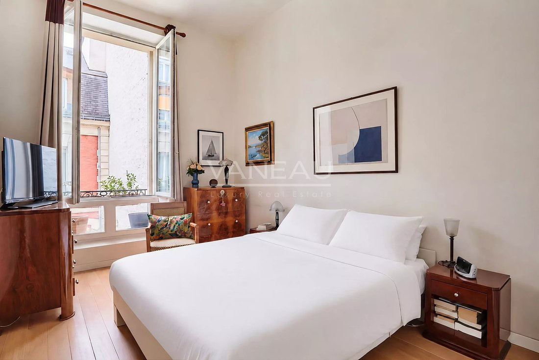 Apartment in Clichy-Trinité, Paris 9e Arrondissement, Paris 5 - 18805513