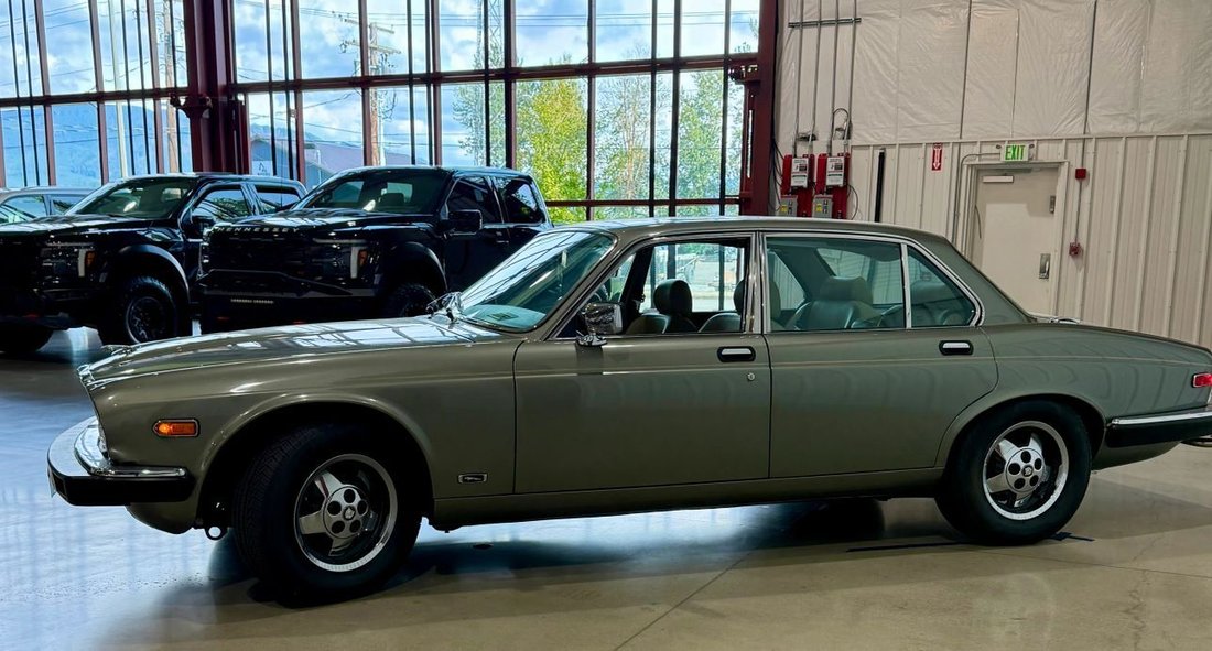Sedan in Enumclaw, WA, United States 5 - 18805802