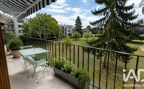 Apartment in Nord Ouest, Le Mesnil-le-Roi, France 1