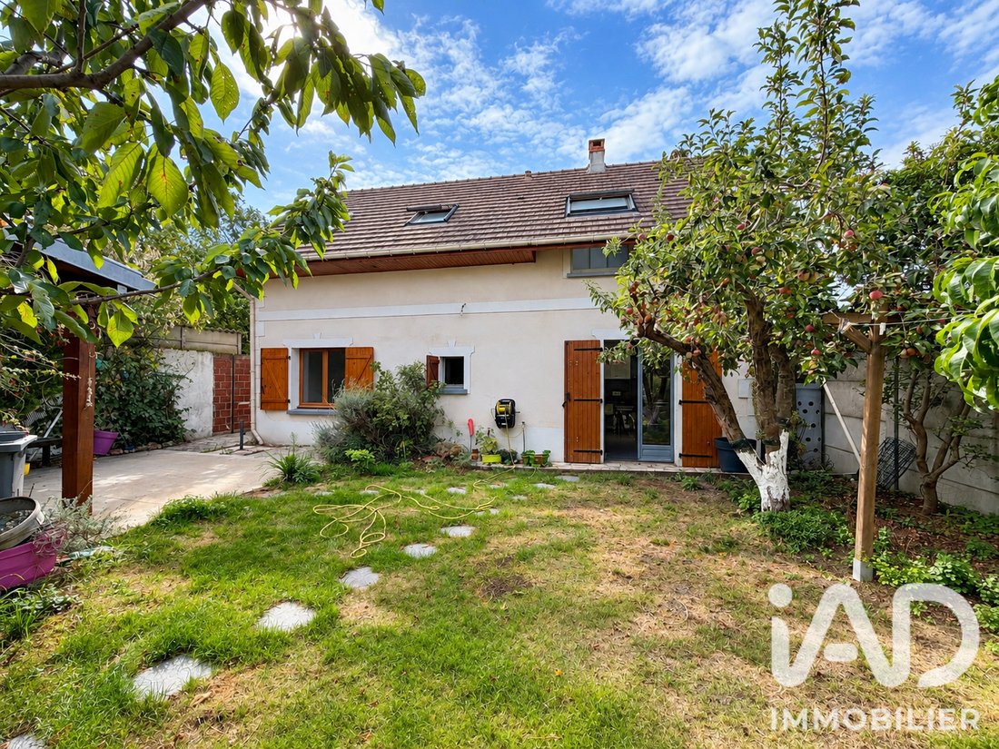 House in Champigny-sur-Marne, Ile-de-France, France 1 - 18806837