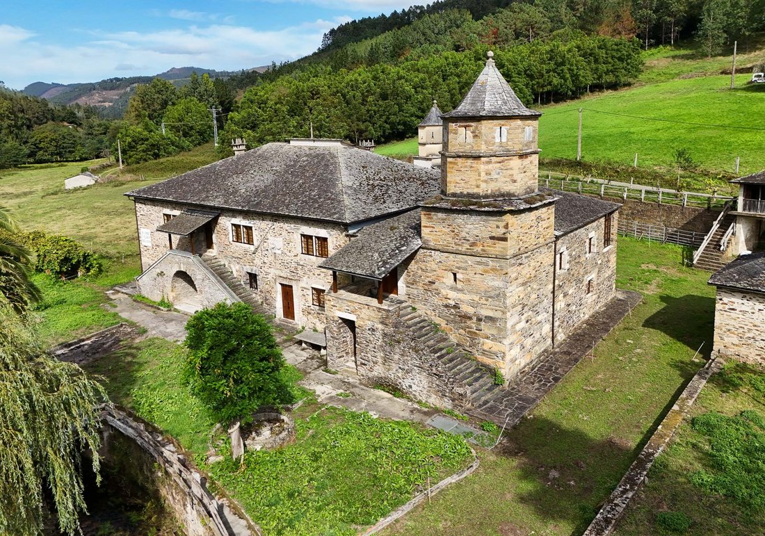Estate in A Pontenova, Galicia, Spain 1 - 18805940