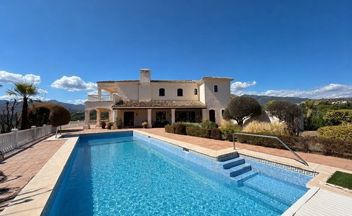 Villa in Benahavis, Andalusia, Spain 1