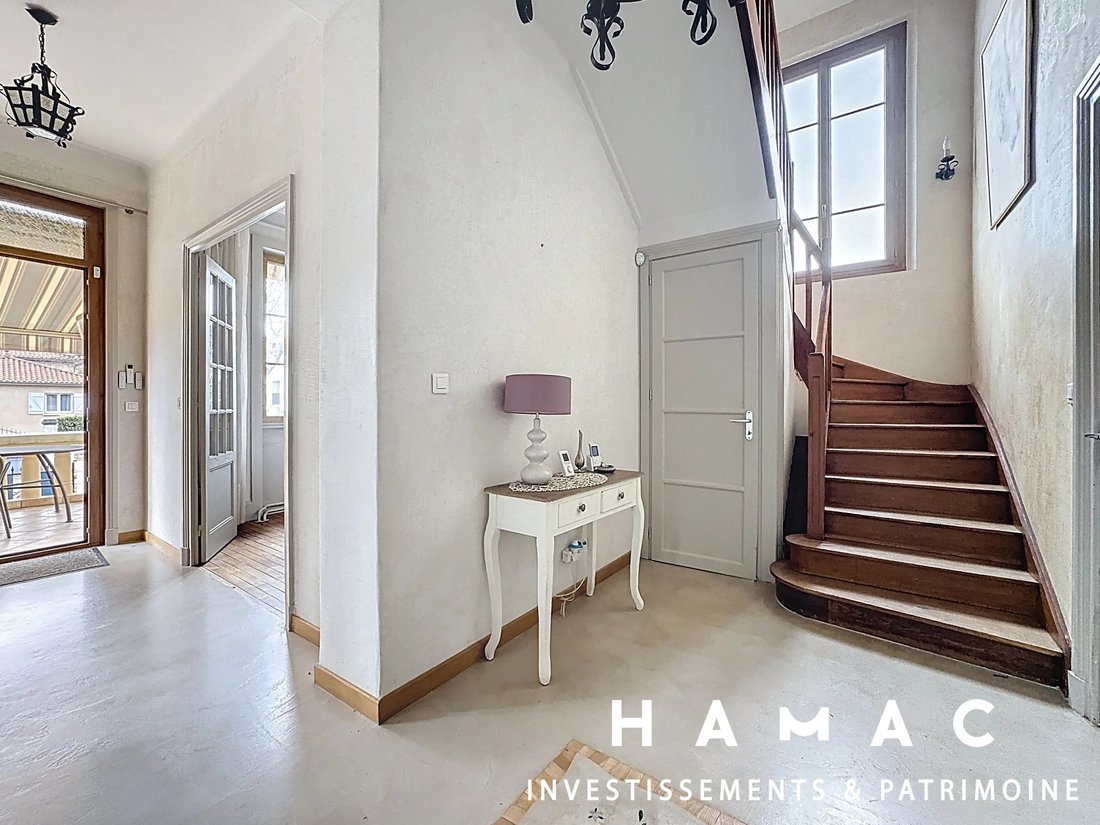 Maison à Bron, Auvergne-Rhône-Alpes, France 2 - 17673556