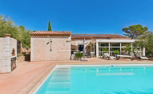 Villa in Flassans-sur-Issole, Provence-Alpes-Côte d'Azur, France 1