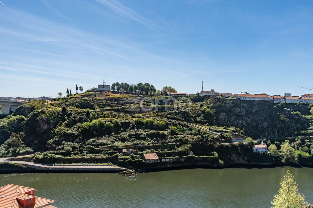 Land in União das Freguesias de Cedofeita, Santo Ildefonso, Sé, Miragaia, São Nicolau e Vitória, Distrikt Porto, Portugal 1 - 18808722