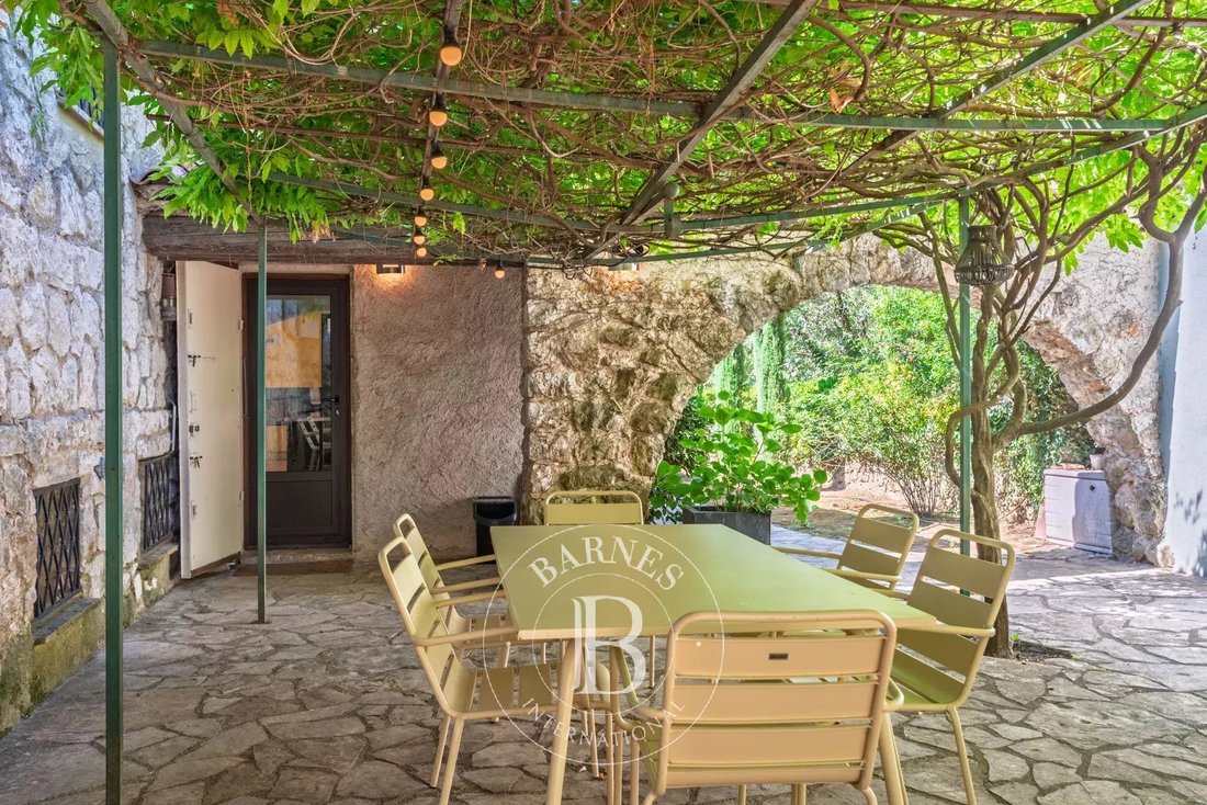 Villa in Nord, Roquefort-les-Pins, France 4 - 18807073