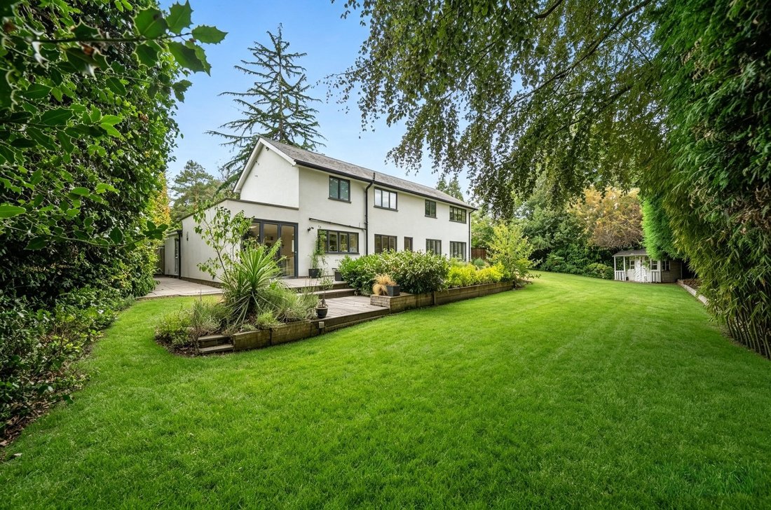 House in West Byfleet, Woking, England 4 - 18806502