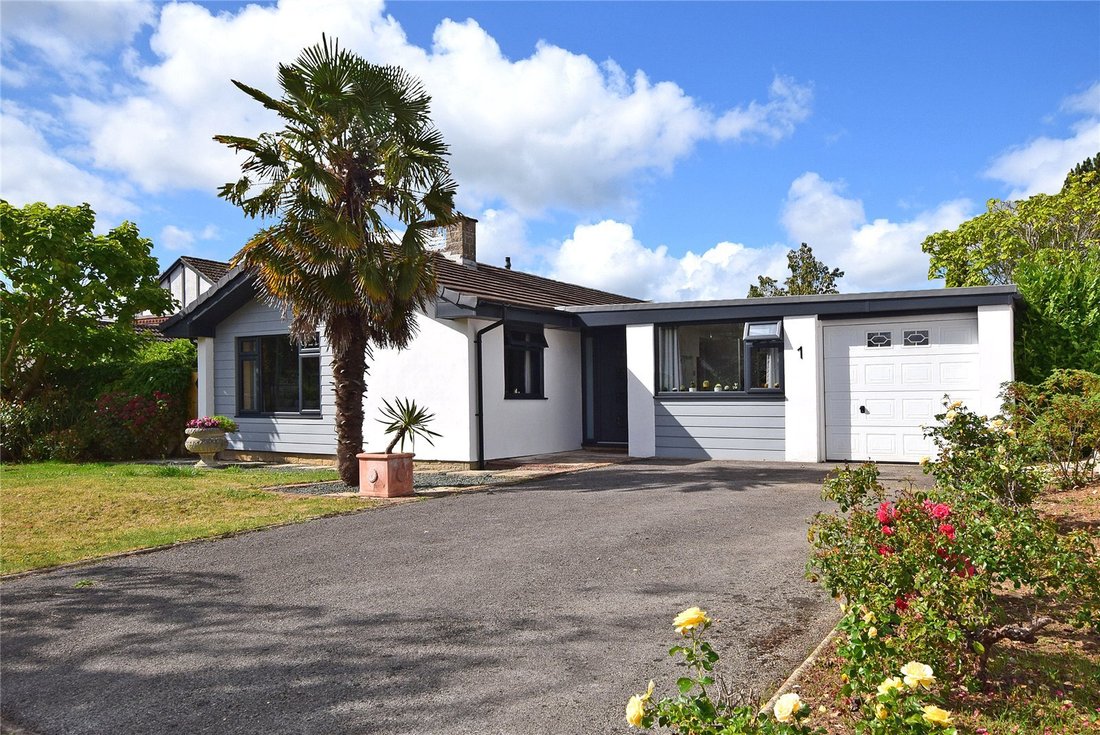 Bungalow in Colyford, England 1 - 18806432