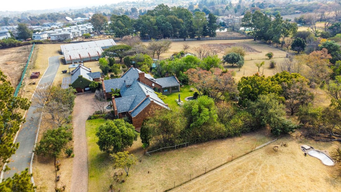 Farm Ranch in Crowthorne AH, Gauteng, South Africa 5 - 18808675
