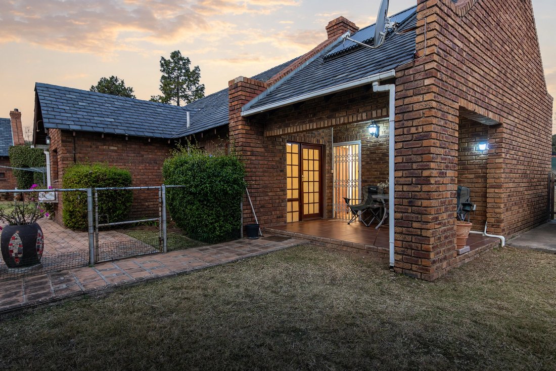 Farm Ranch in Crowthorne AH, Gauteng, South Africa 2 - 18808675