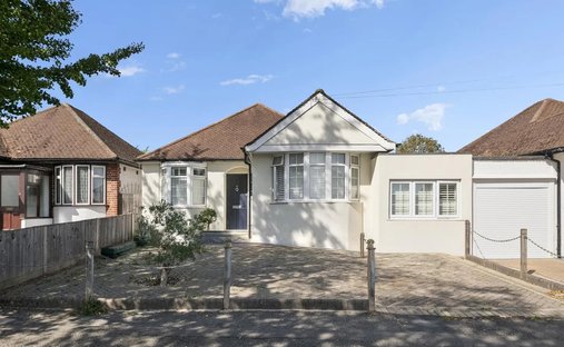 Bungalow in Eastcote Village, Hillingdon, England 1
