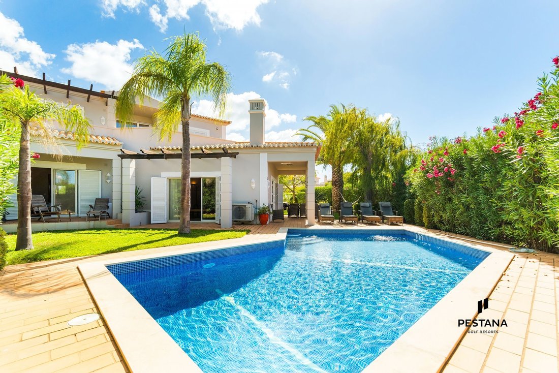 Villa in Carvoeiro, Algarve, Portugal 1 - 18808674